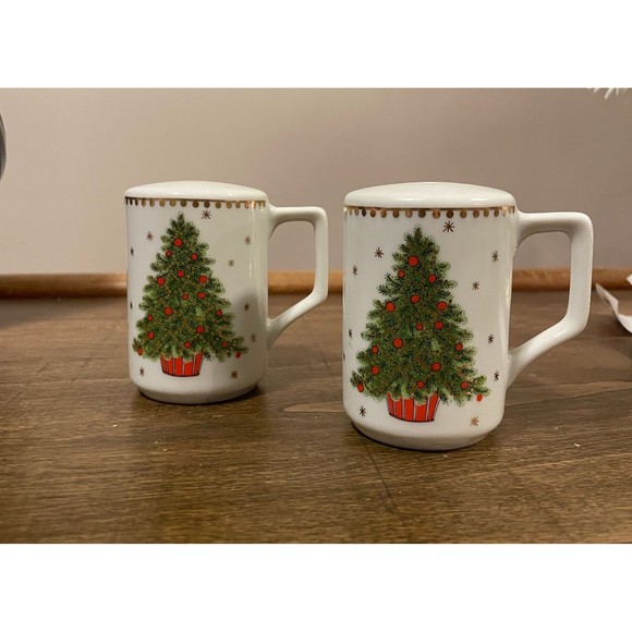 Vintage Holiday Christmas Tree Design Ceramic Salt & Pepper Shakers - Picture 1 of 8